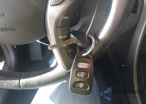 2013 Hyundai Elantra Gls/Limited z USA, uszkodzony, nr VIN KMHDH4AE8DU674340